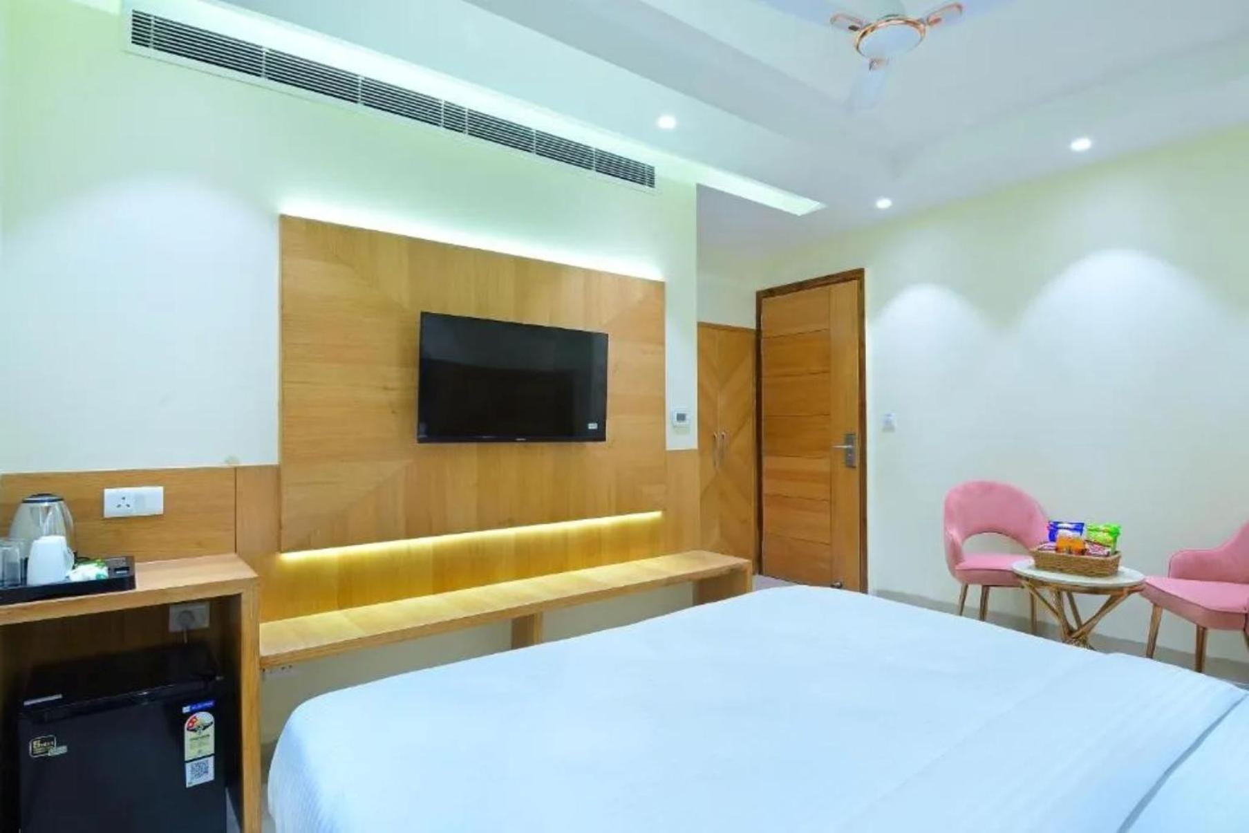 Hotel Grace Plaza Near Igi Airport New Delhi