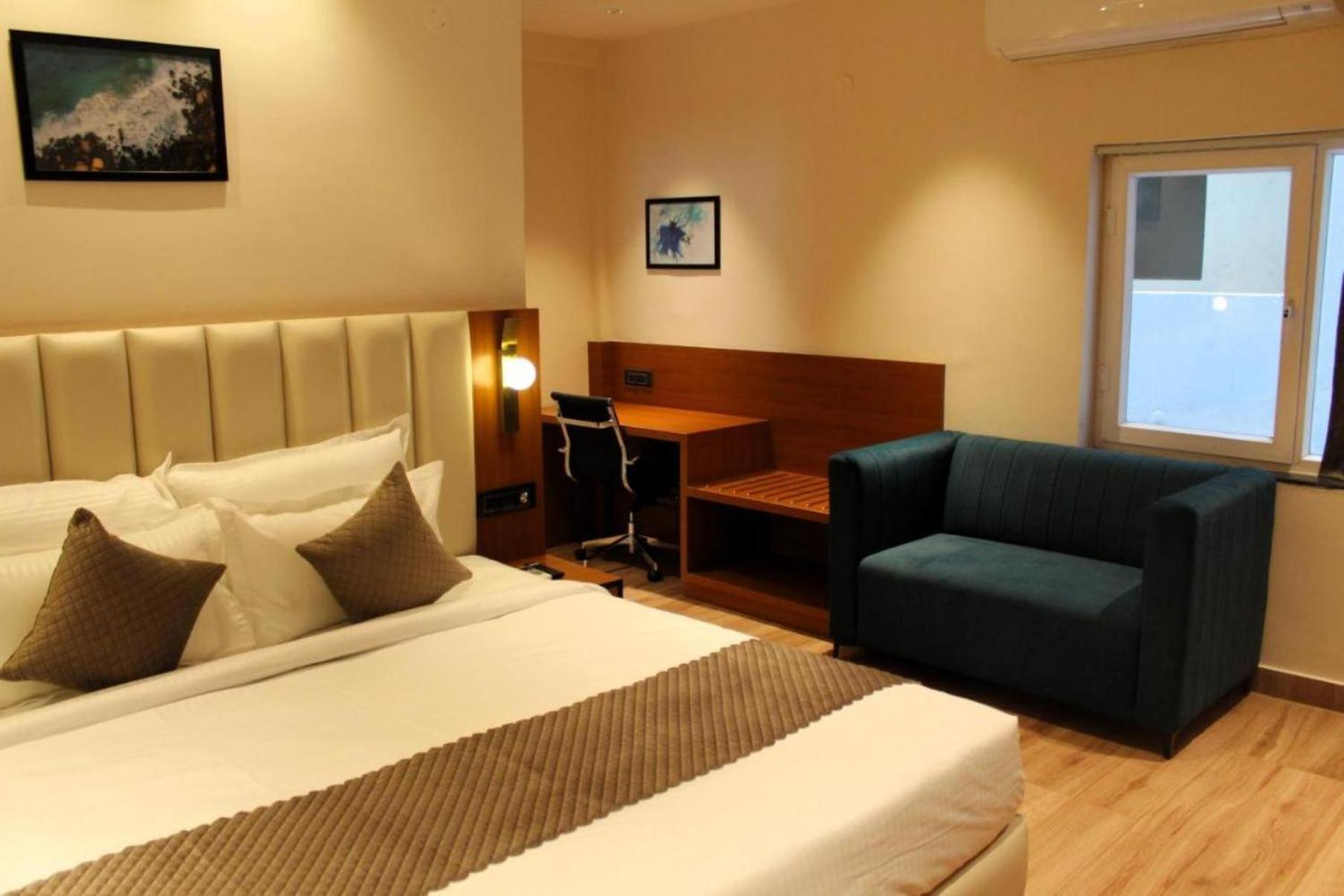 Grace Plaza Near Igi Airport 4*