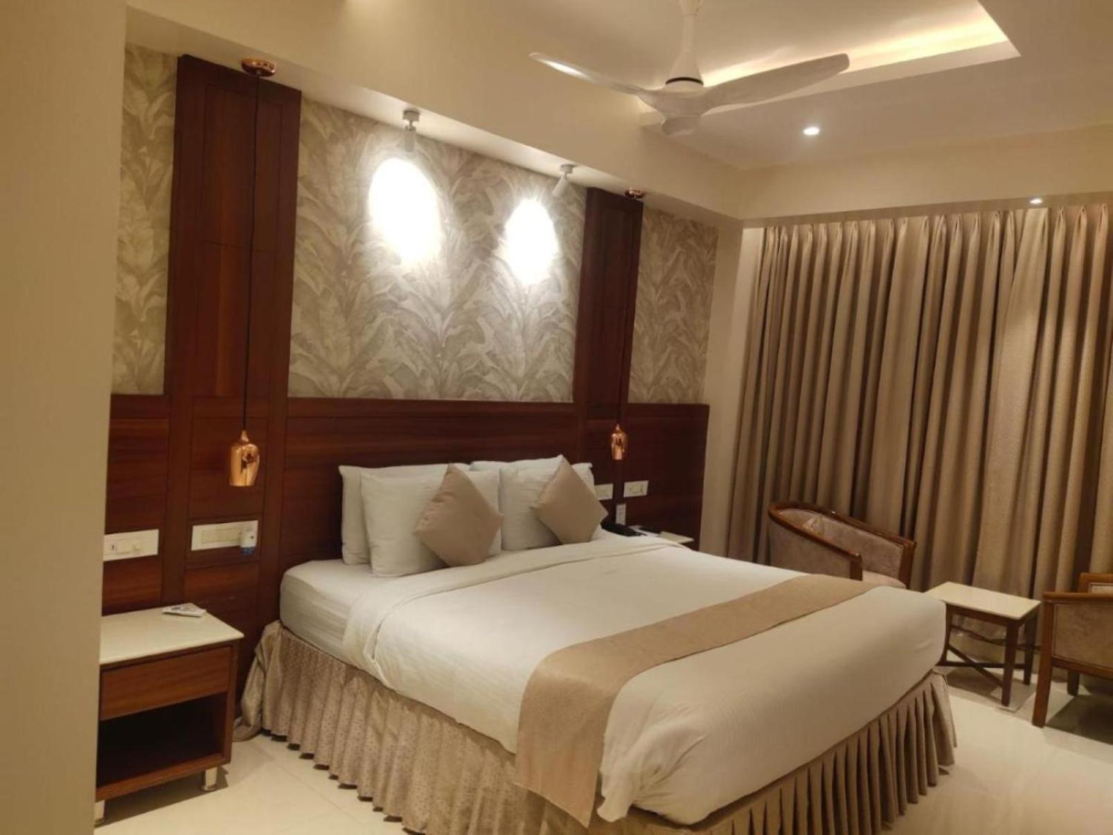 Grace Plaza Near Igi Airport